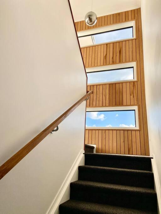 Morden Spacious New House Hamilton Exteriör bild