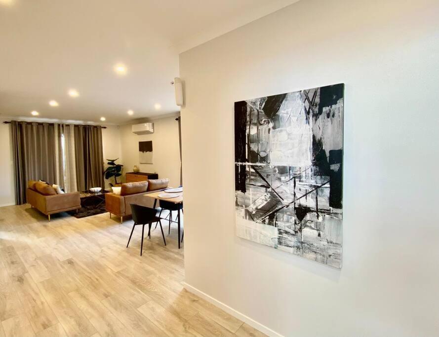 Morden Spacious New House Hamilton Exteriör bild