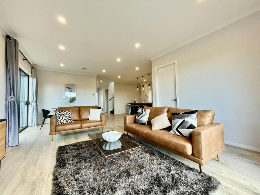 Morden Spacious New House Hamilton Exteriör bild
