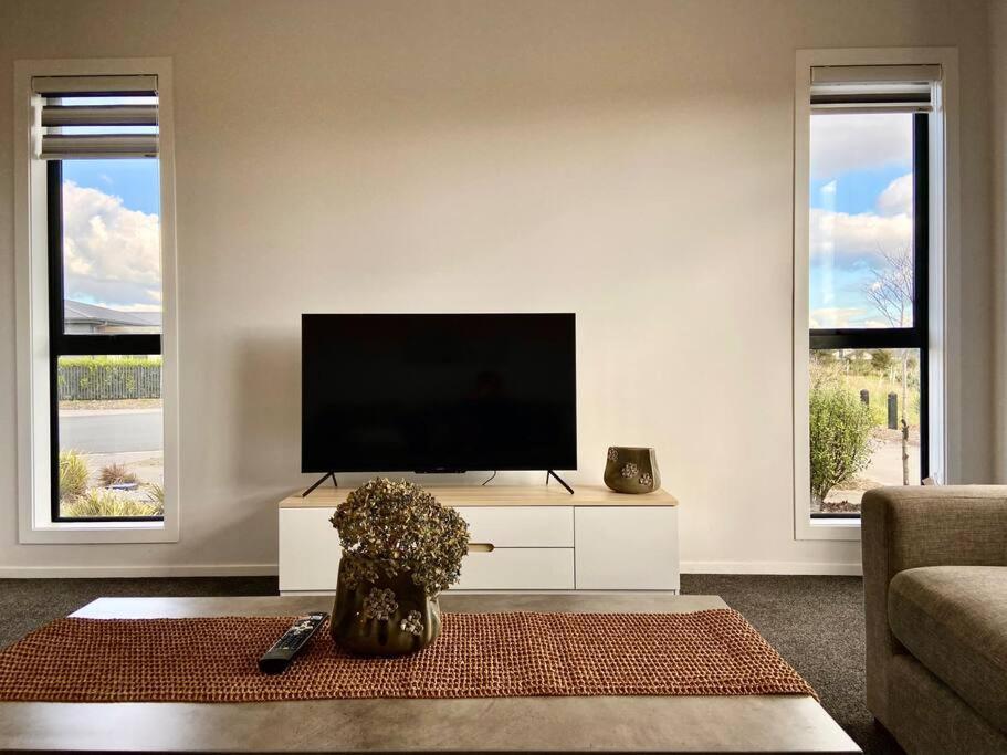 Morden Spacious New House Hamilton Exteriör bild