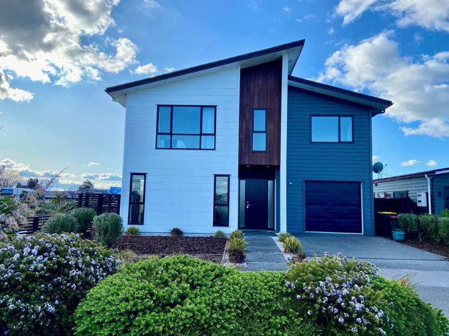 Morden Spacious New House Hamilton Exteriör bild